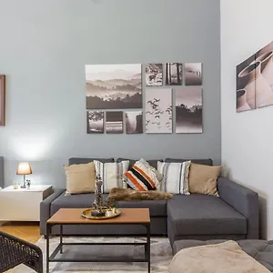 Apartamento Spacious & Cozy Downtown With Balcony, Budapest
