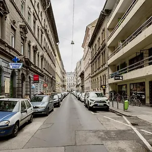 Apartamento O Street 3 Bedroom Stylish, Budapest