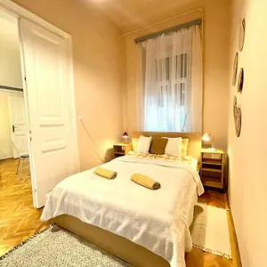 Apartamento Fanni's Cosy Express In The Centre, Budapest